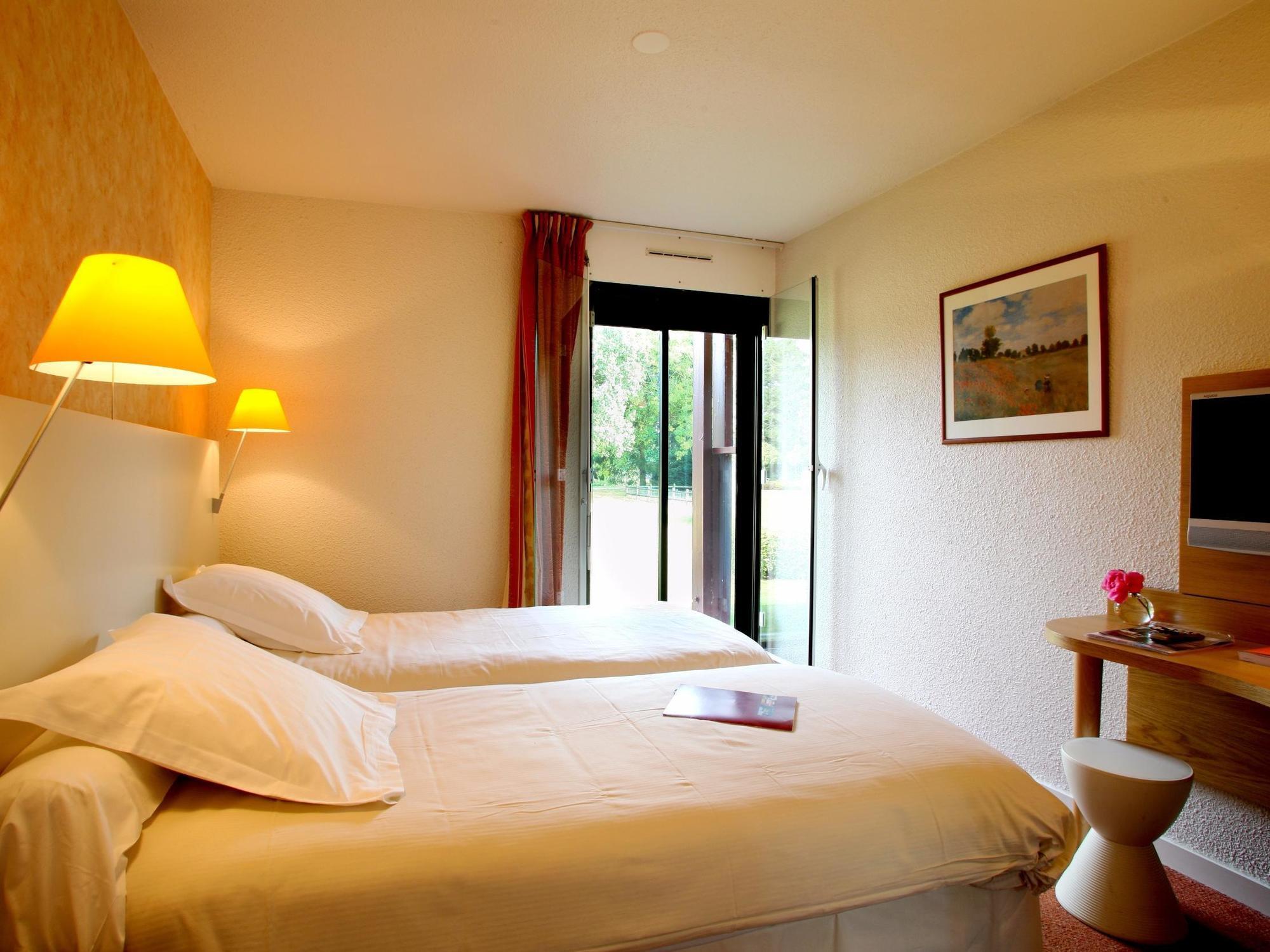 Logis Ar Milin Hotel Châteaubourg Exterior foto